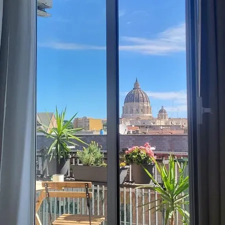 Sunny With Stunning San Pietro View Apartment Rome
